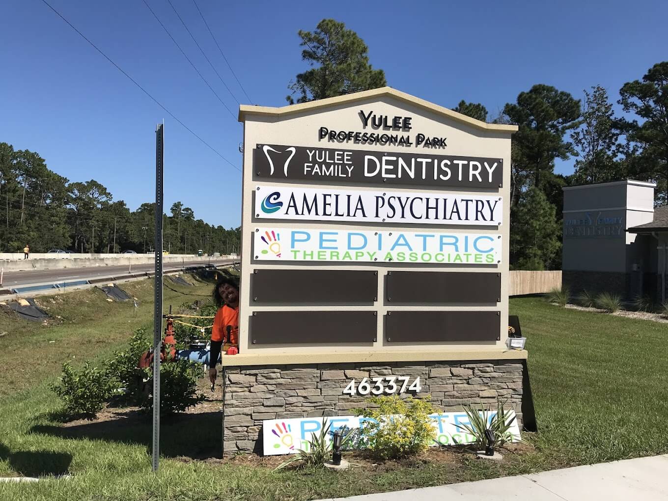 great strides pediatric rehab road sign in yulee fl