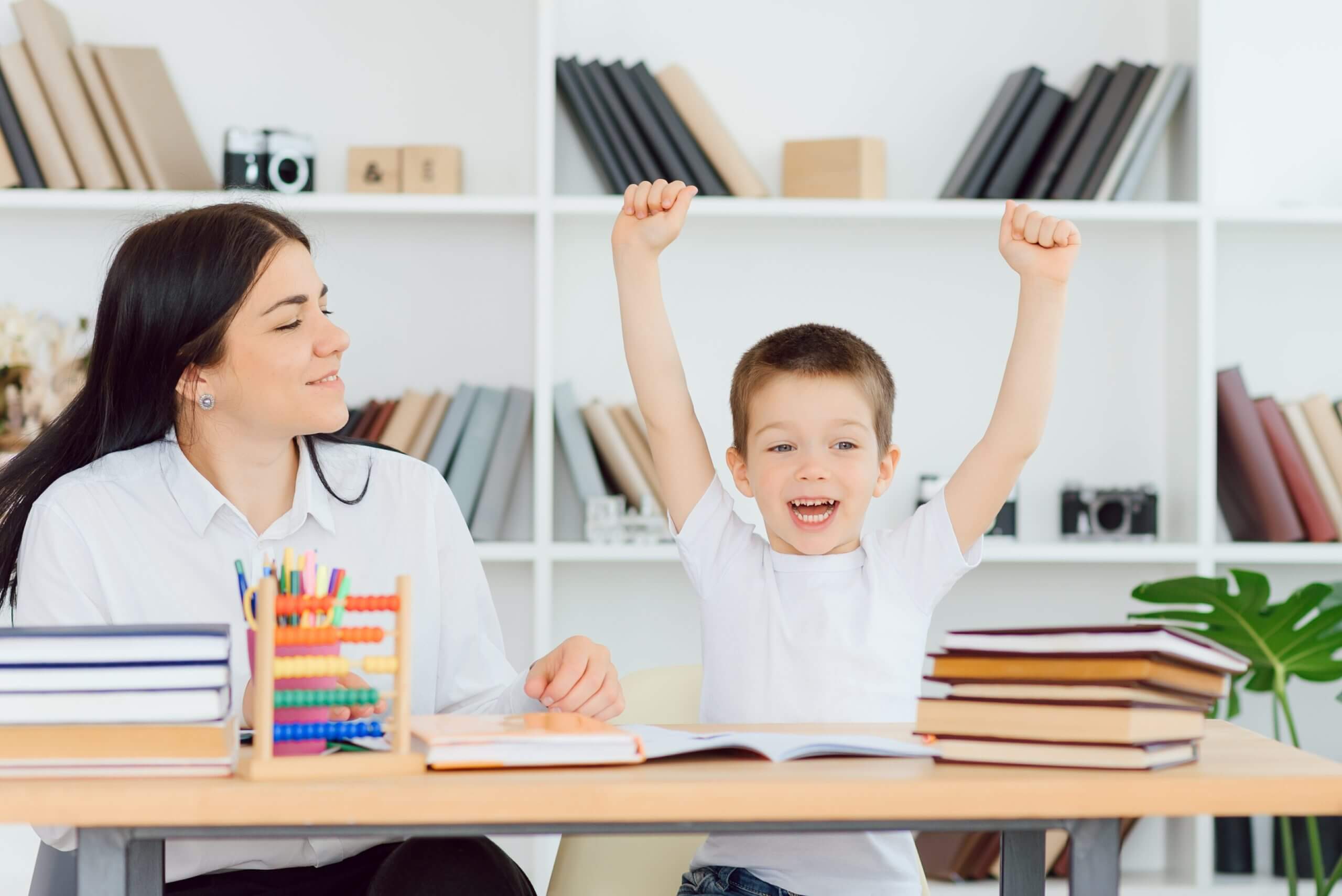 early intervention therapist working with preschooler