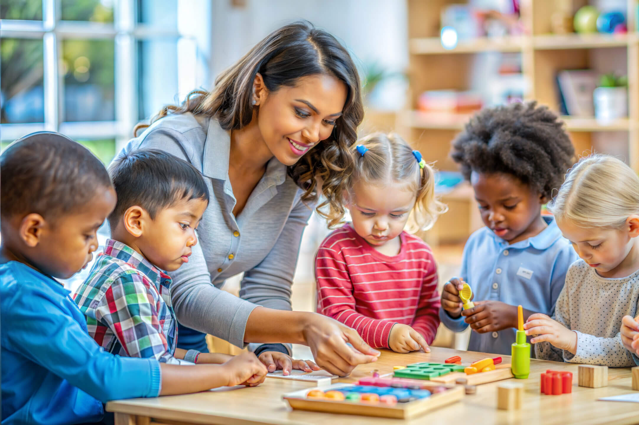 early intervention therapist working with preschooler